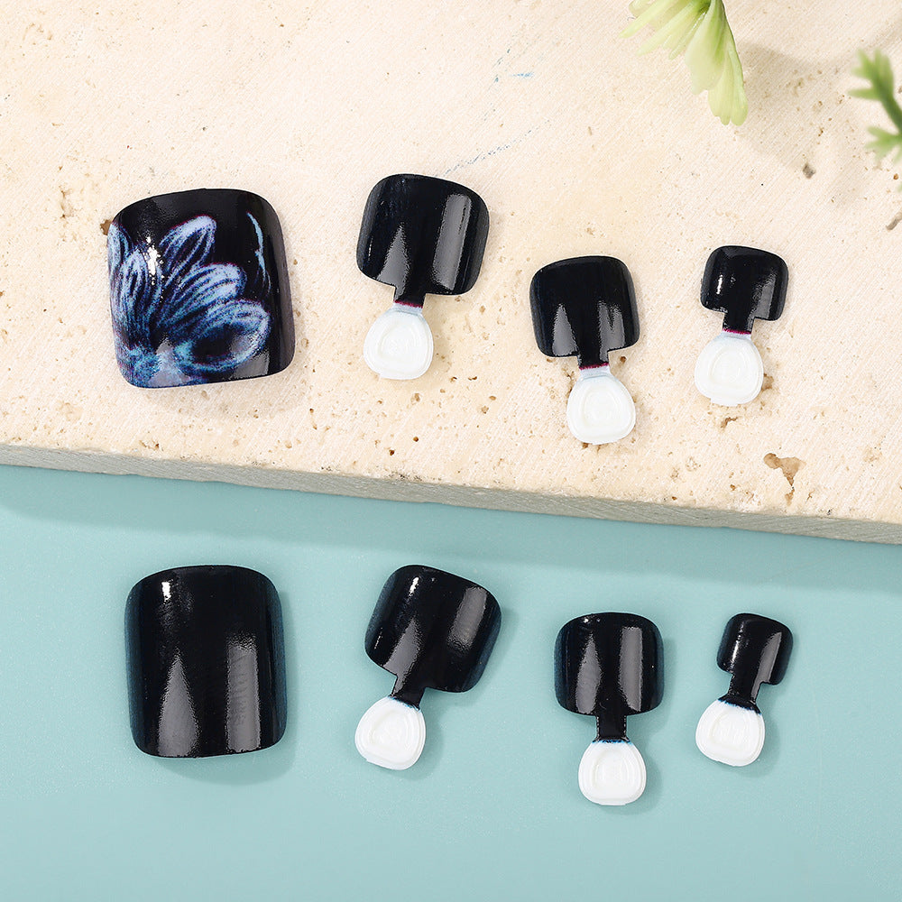 Glamorous artificial nails with floral accents Bowlift