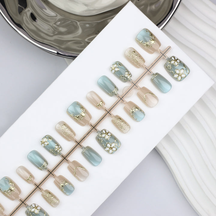 Decorative Floral Press-On Nail Set Bowlift