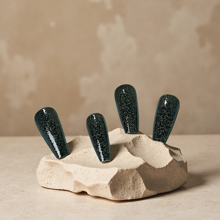 Shiny artificial nails with sparkling accents Bowlift