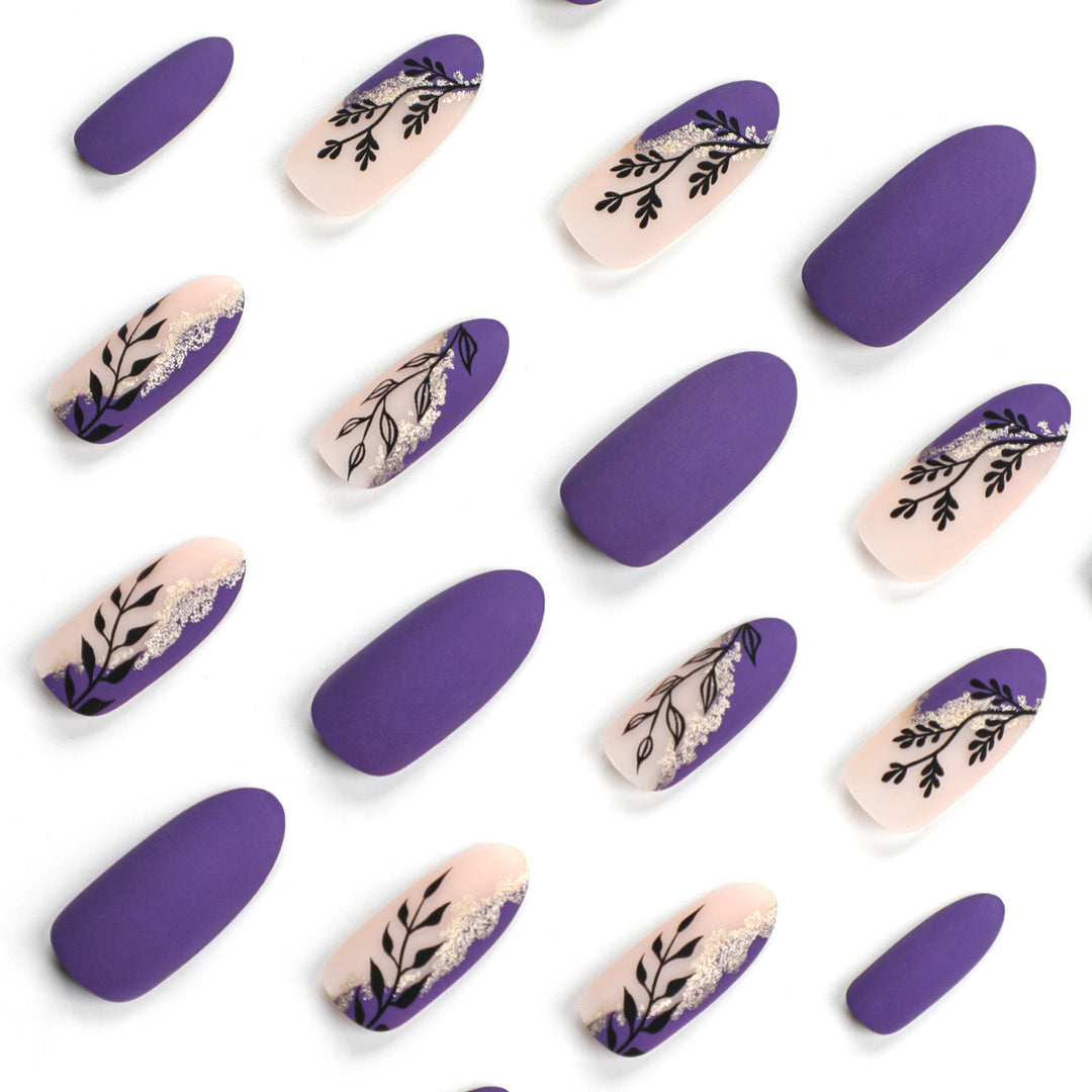 Artfully decorated stiletto nails Bowlift