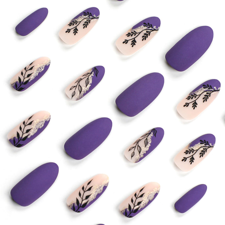 Artfully decorated stiletto nails Bowlift
