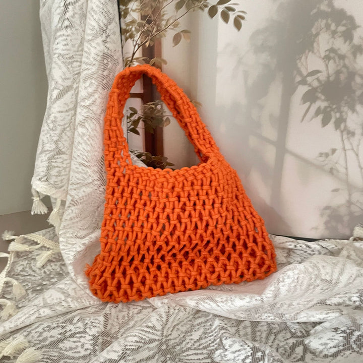 Hand-knotted tote bag in modern design Bowlift