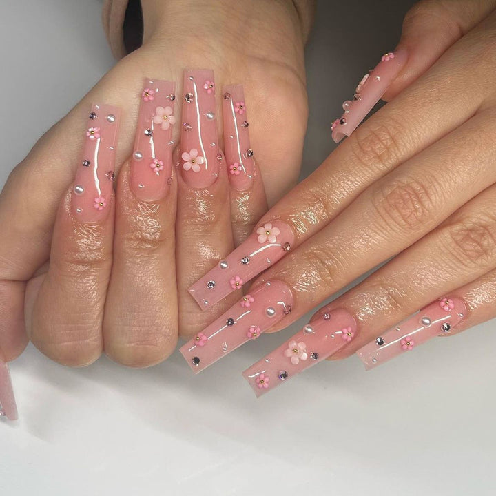 Decorative Long Press-On Nail Set with Floral Accents Bowlift