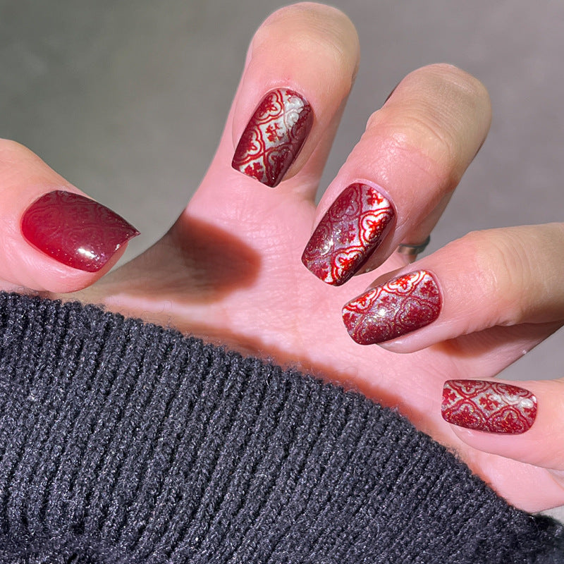 Elegant Press-On Nail Tips with Gold Accents Bowlift