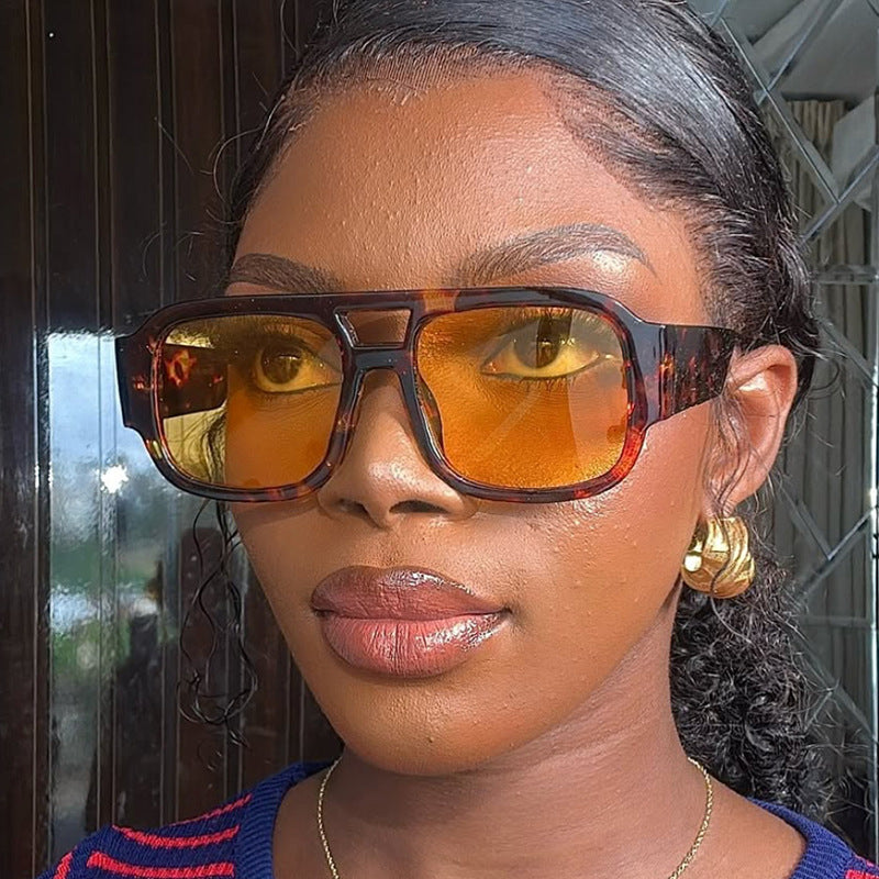 Ladies modern sunglasses in elegant rectangular design Bowlift