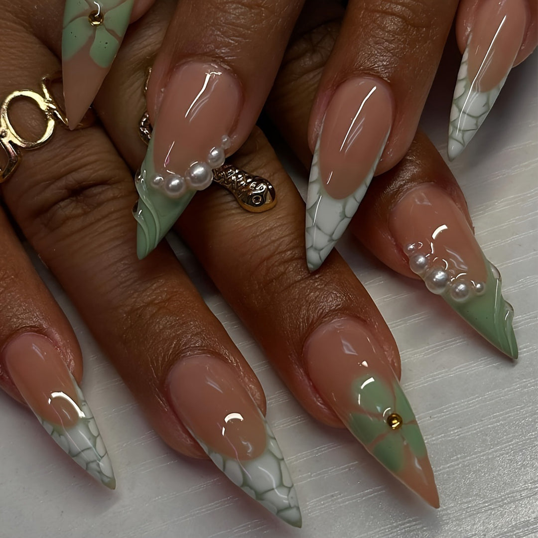 Elegant Stiletto Nail Design Bowlift