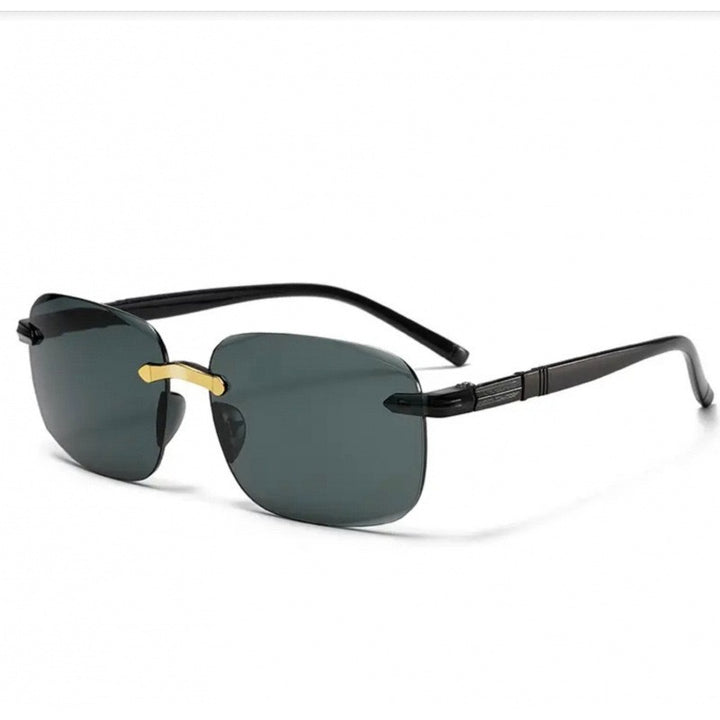 Stylish Aviator Sunglasses with Enhanced UV Protection Bowlift