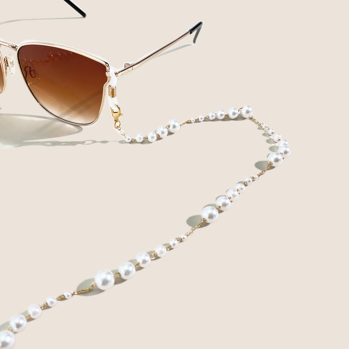 Elegant Pearl Eyewear Chain Bowlift