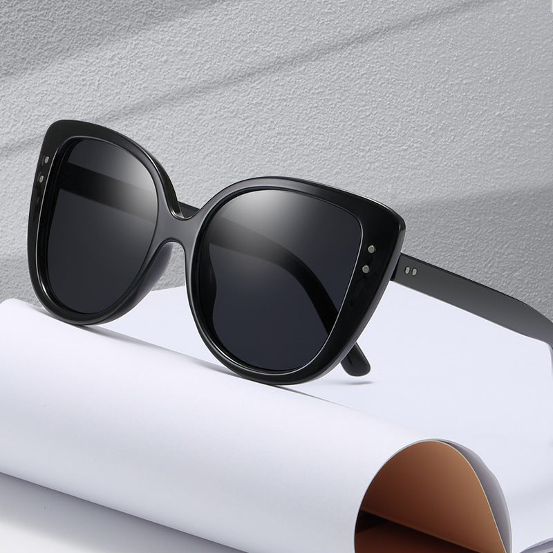 Ladies glamorous oversized sunglasses withElegant transparent frame Bowlift