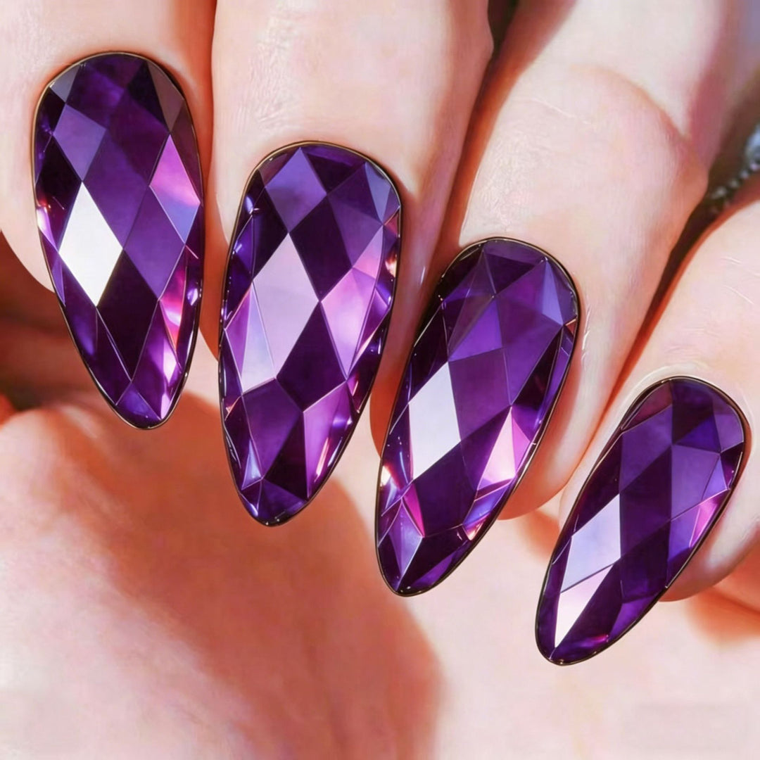 Artificial nails in elegant crystal design Bowlift
