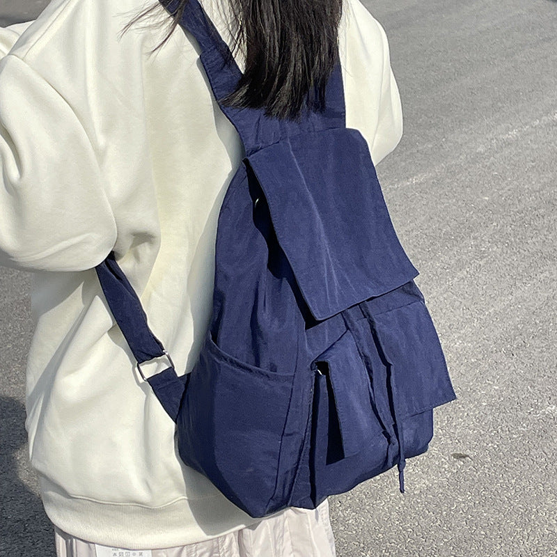 Versatile backpack with practical snap closure Bowlift