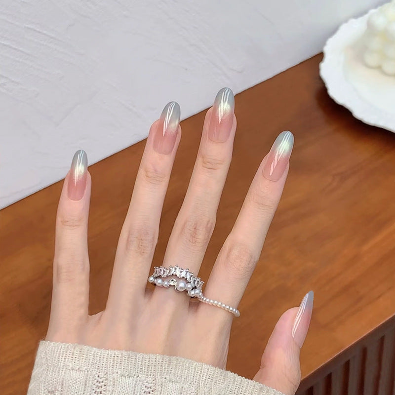 Nail art with ombre effect Bowlift