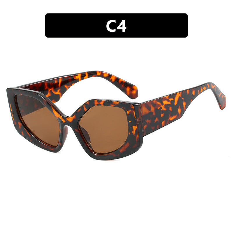 Women's striking sunglasses with oversized design and stylish gradient Bowlift