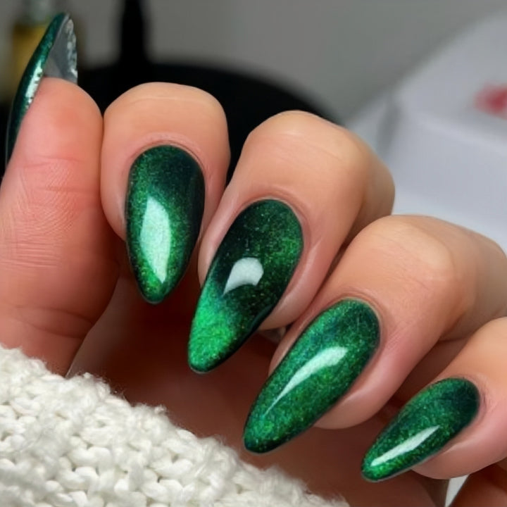 High-quality artificial nails with glossy surface Bowlift