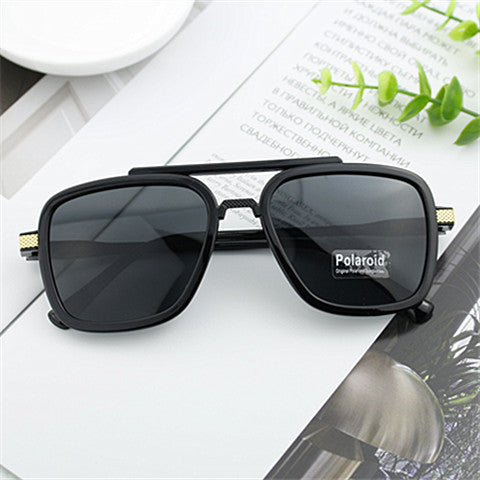 Ladies modern sunglasses with square frame Bowlift
