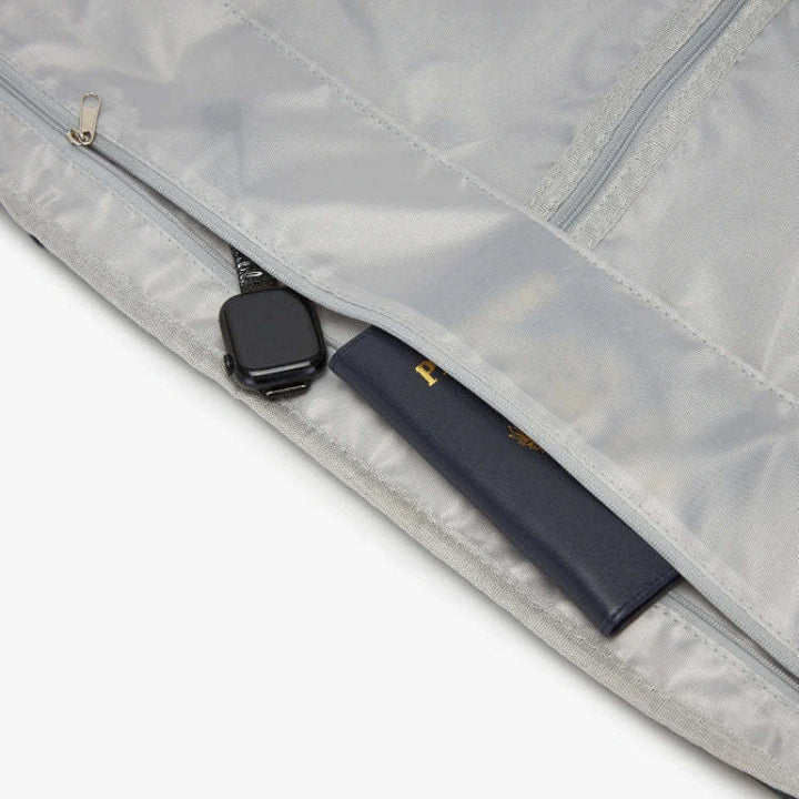 Spacious travel bag with practical rolling system Bowlift