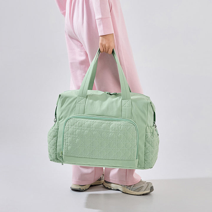 Sporty travel bag with innovative compartment design Bowlift