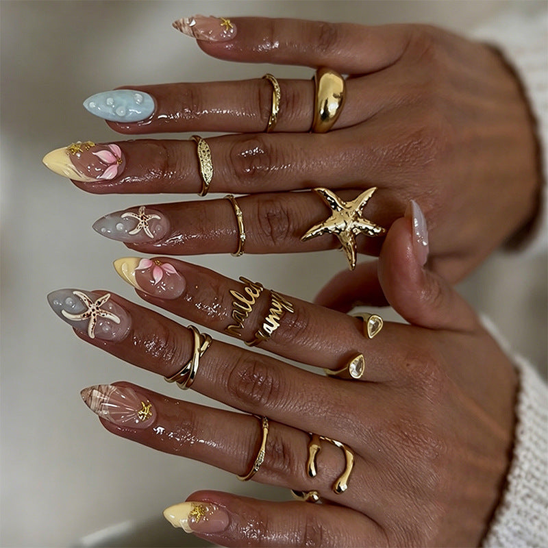 Artful nail set with floral accents Bowlift