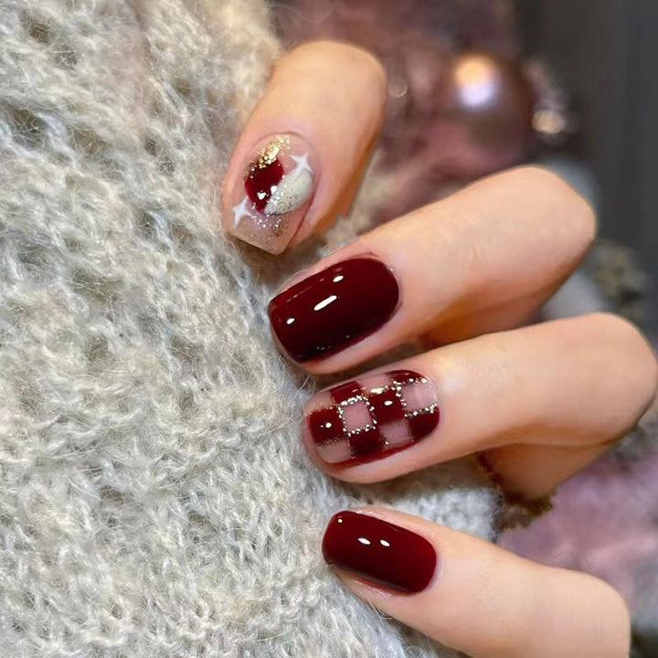Trendy nail art with elegant accents Bowlift