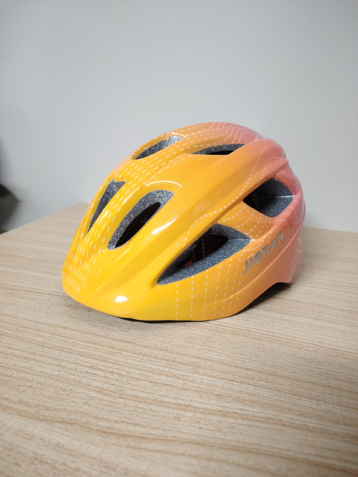 Lightweight Cycling Helmet Bowlift