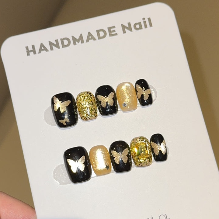 Artificial nails with elegant butterfly design Bowlift