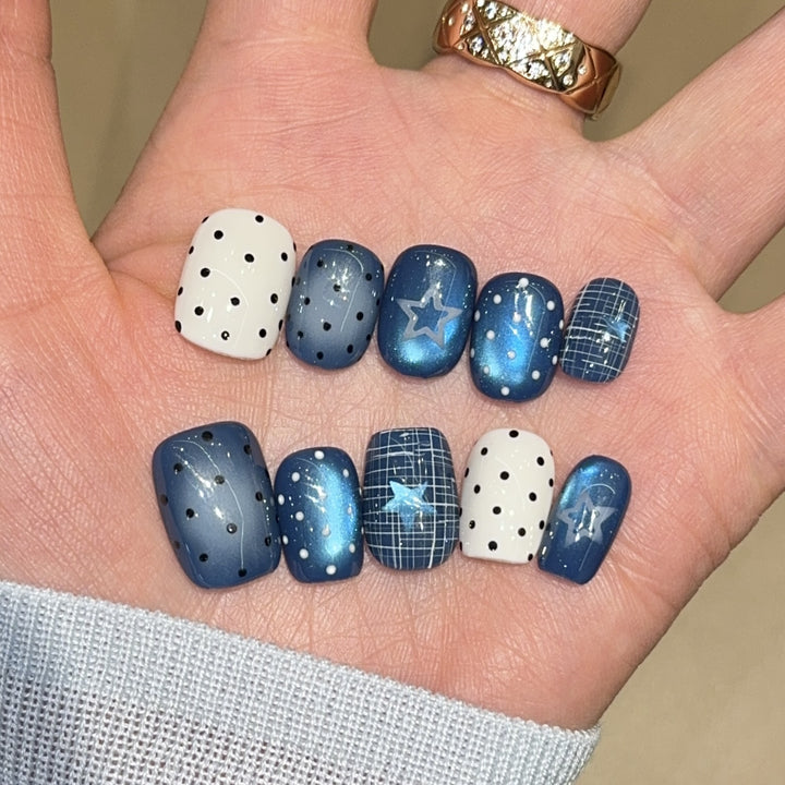 Stylish star and dot design artificial nails Bowlift