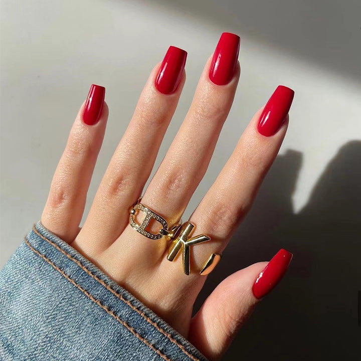 Stylish artificial nails in elegant gloss finish Bowlift