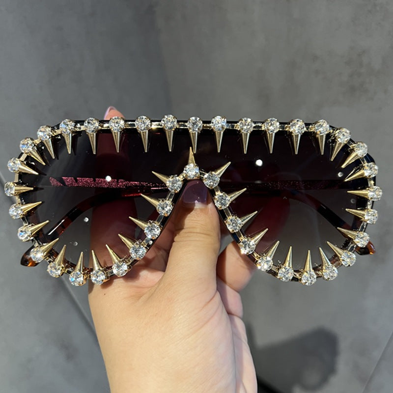 Ladies extravagantly designed cat-eye sunglasses with glitter accents Bowlift
