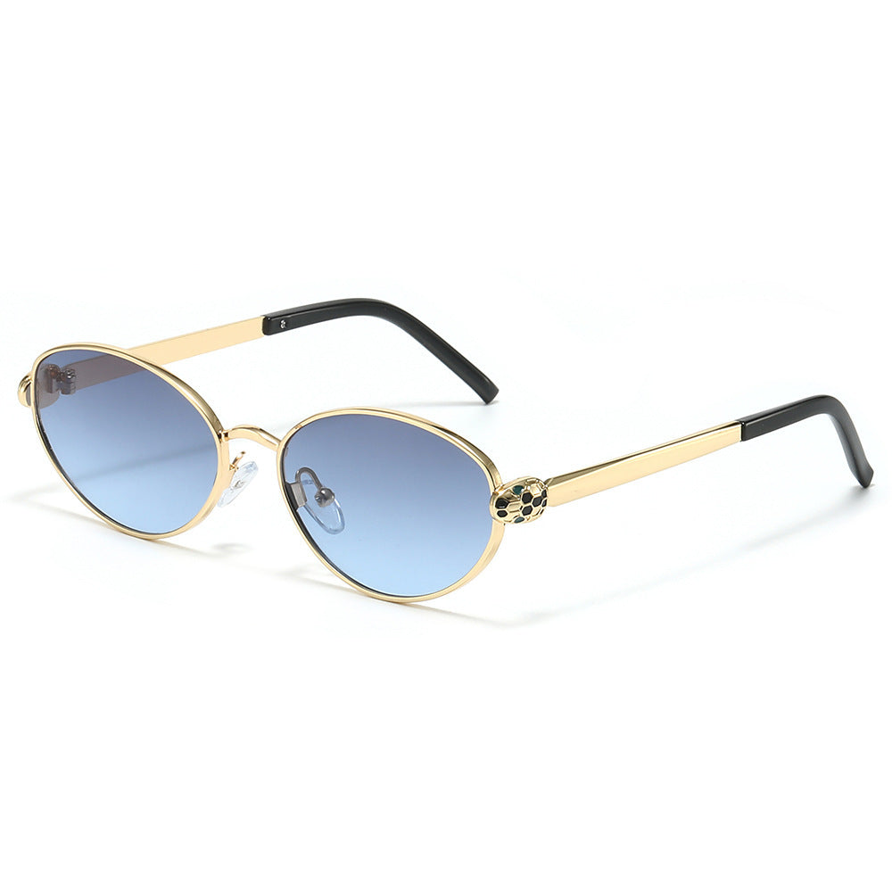 Chic Cat-Eye Sunglasses with Luxurious Gold Accents Bowlift