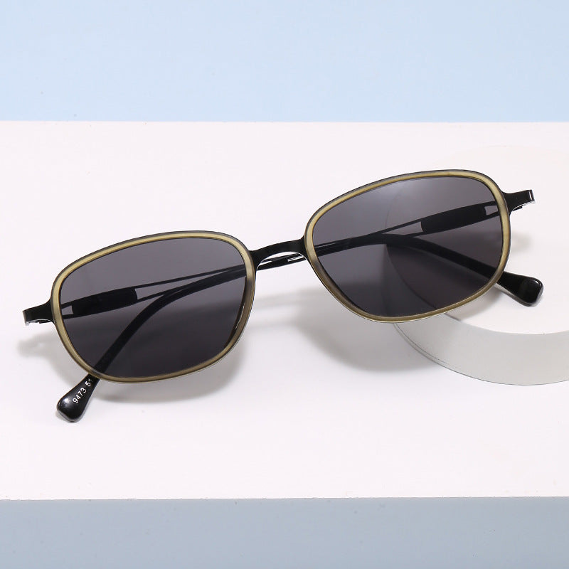 Fashionable sunglasses with square frame and slim metal frame Bowlift