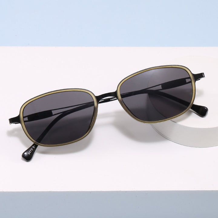 Fashionable sunglasses with square frame and slim metal frame Bowlift
