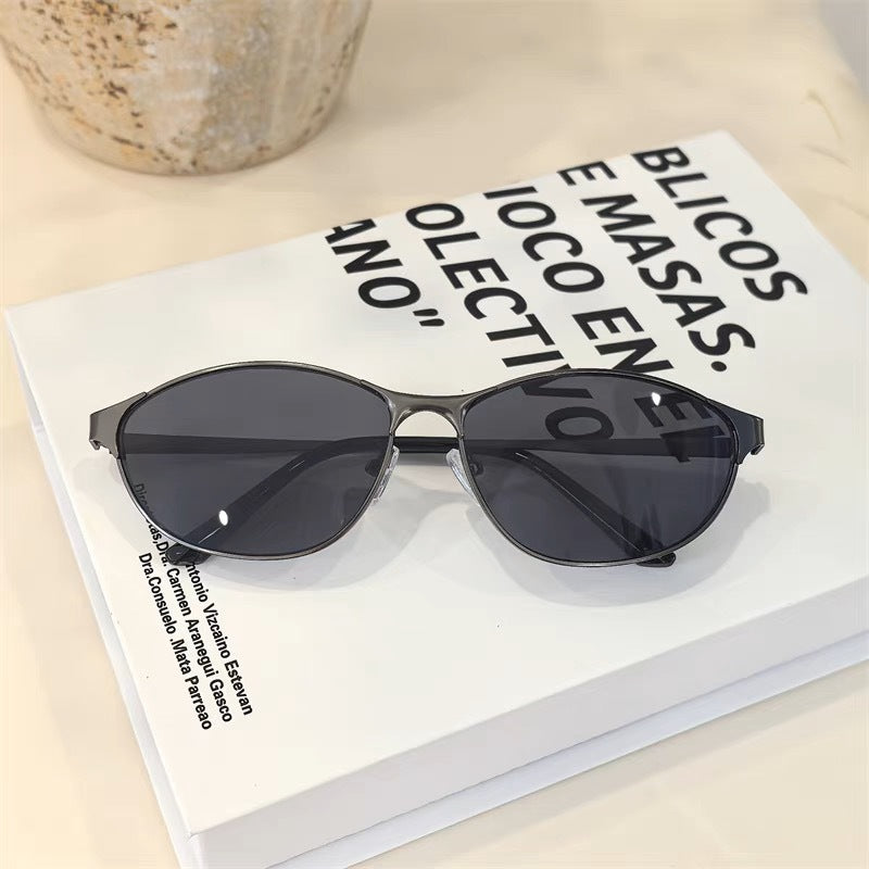 Fashionable Metal Sunglasses in Modern Design Bowlift