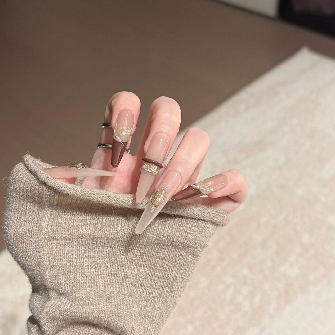 Artificial nails with sparkling accents Bowlift