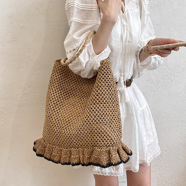 Handcrafted straw bag with fringed hem Bowlift