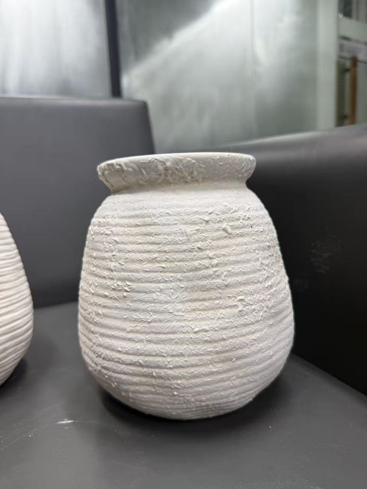 Handcrafted ceramic vase Bowlift