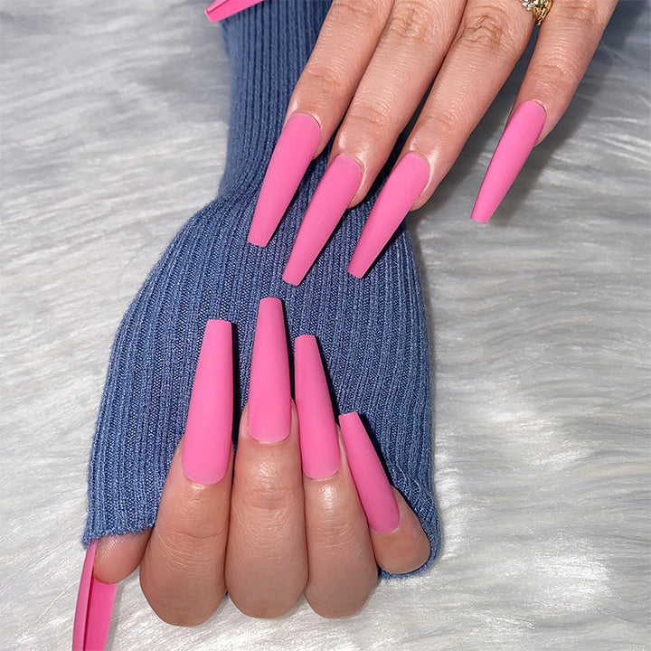 Artificial extensions in trendy stiletto style Bowlift