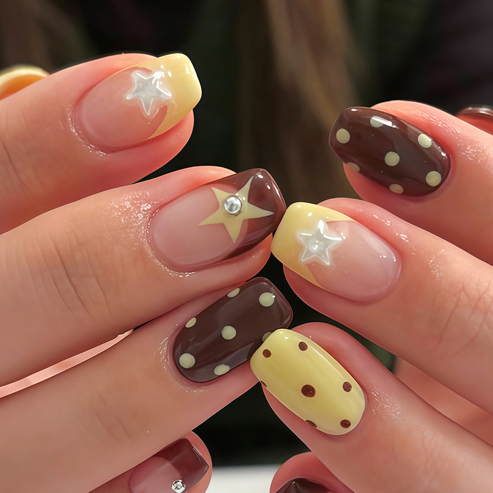 Artistic Press-On Nail Design Set with Star and Polka Dot Accents Bowlift