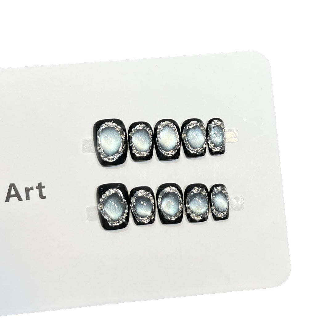 Glamorous Press-On Nail Art Set with Silver Accents Bowlift