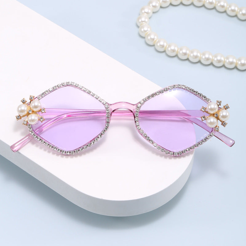 Women's extravagant sunglasses with glamorous pearl details Bowlift