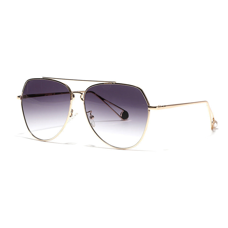 Ladies fashionable sunglasses in stylish, elegant design Bowlift