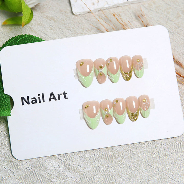 Nail Art Set with Floral and Golden Accents Bowlift