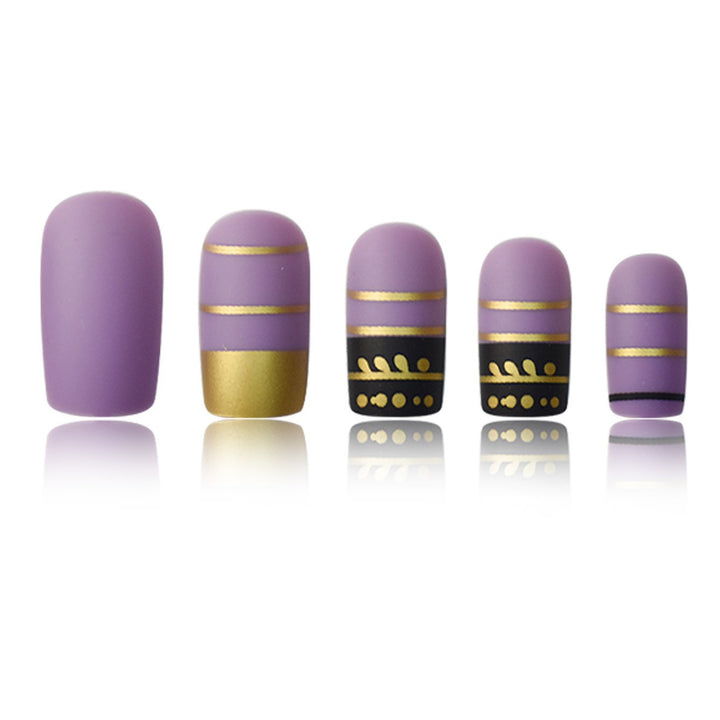 Trendy Press-On Nail Art with Decorative Gold Accents Bowlift
