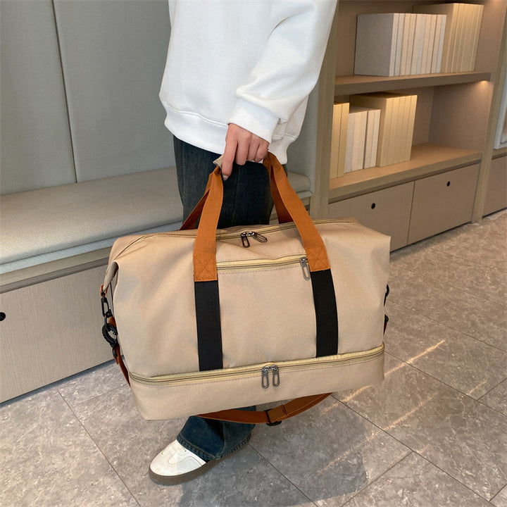 Sporty travel bag with adjustable shoulder strap and organizer compartments Bowlift