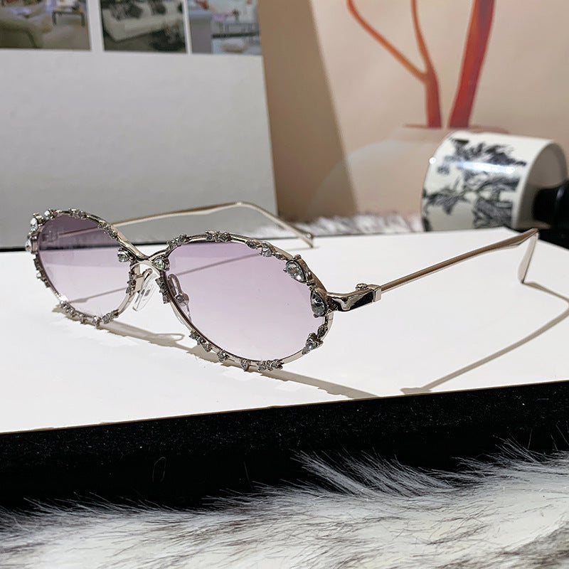 Women's extravagant oversized sunglasses with futuristic design Bowlift