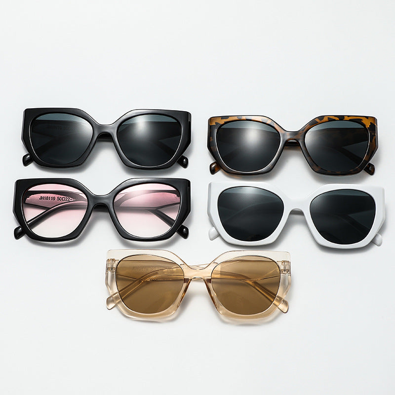 Ladies' statement sunglasses in modern leopard pattern Bowlift