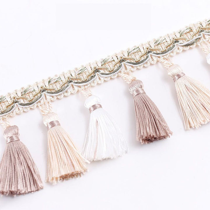 Decorative fringe trim Bowlift