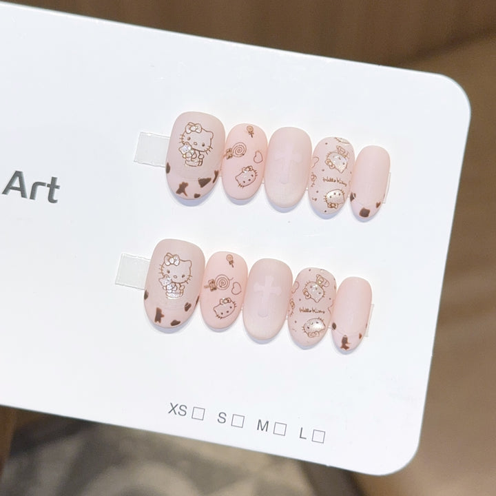Nail art set with playful Hello Kitty motif Bowlift