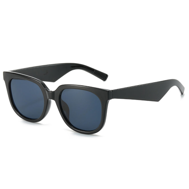 Women stylish sunglasses in modern, geometric design Bowlift