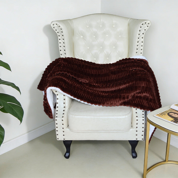 Women Cozy Structured Fleece Blanket Bowlift