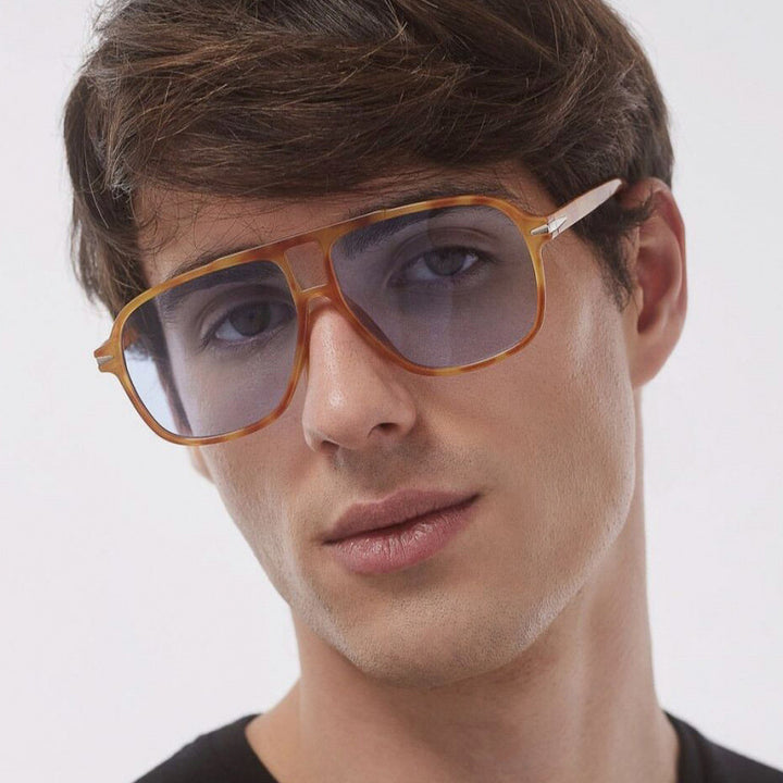 Ladies fashionable, square sunglasses with stylish frame Bowlift